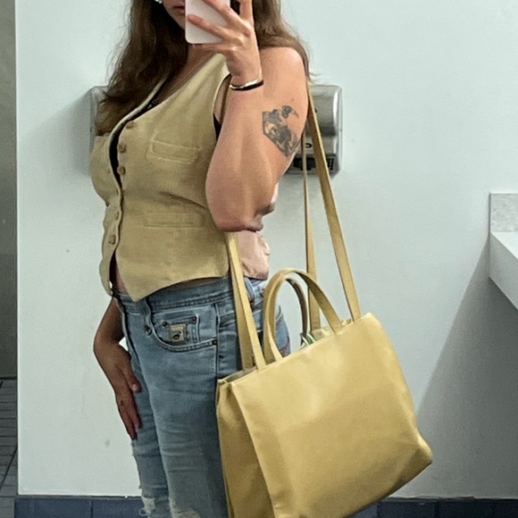 Poshmark profile picture for @contra